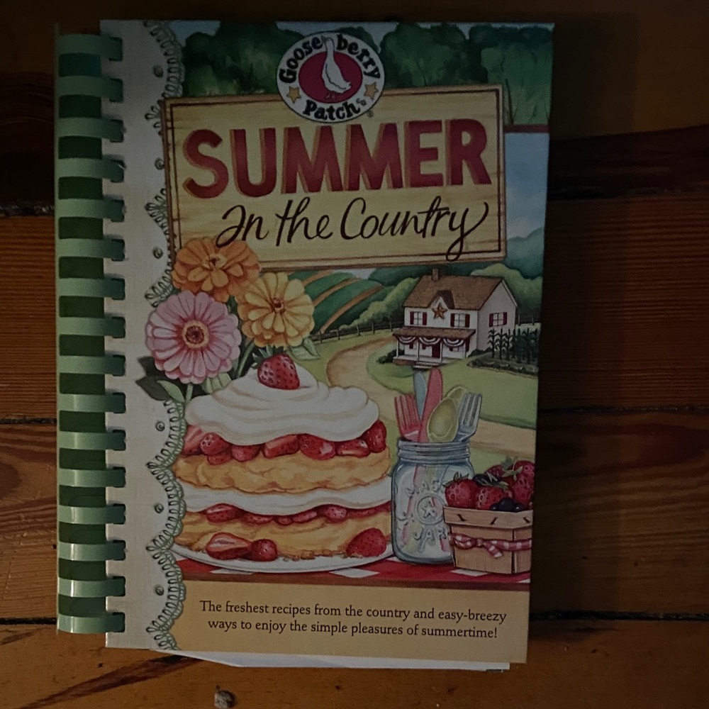 Gooseberry Patch Summer in the Country Cookbook - White & Green